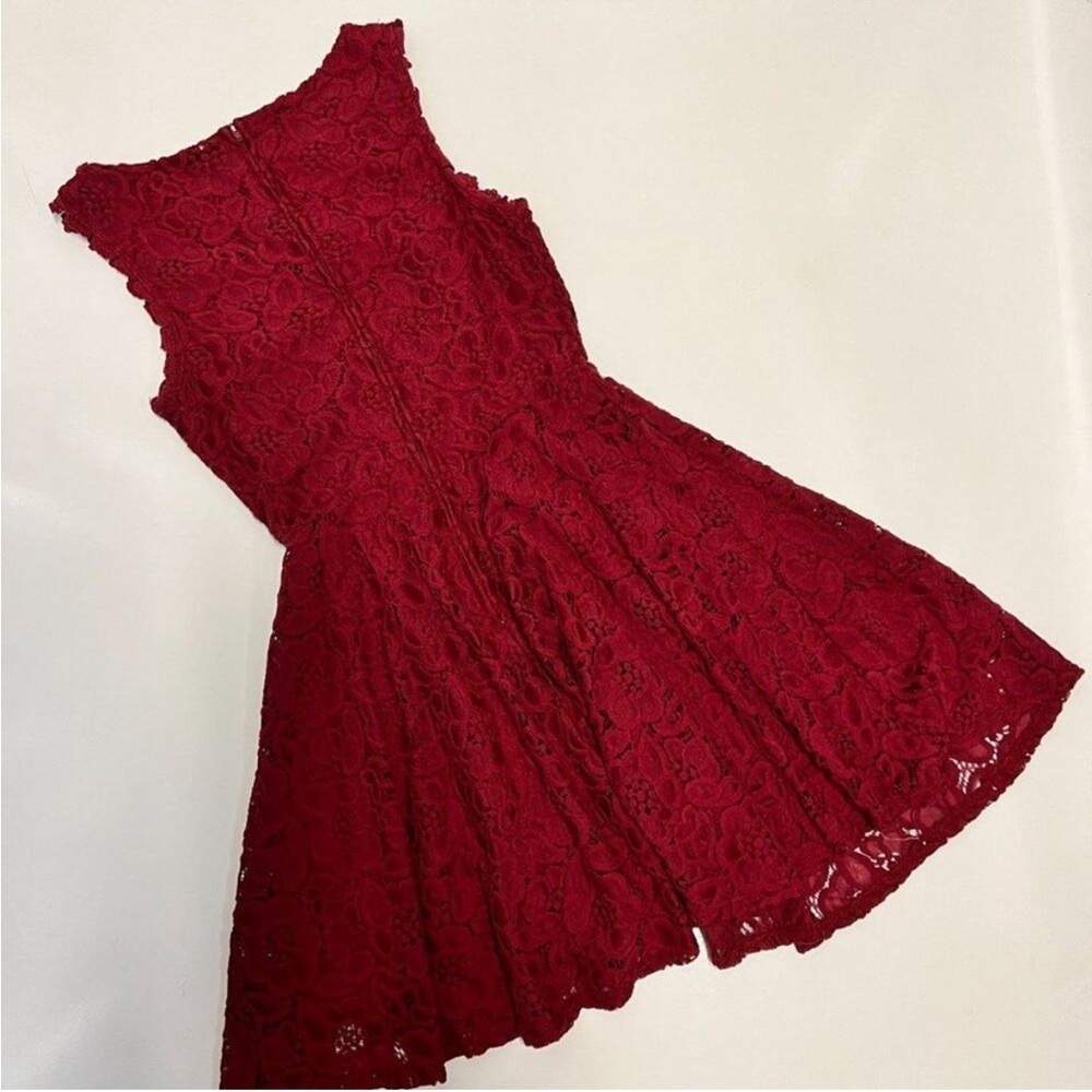 City Studio - Elegant Lace Above The Knee Dress in Red - Picture 5 of 6